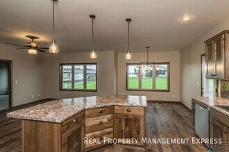 4 Bedroom 3 Bathroom Home for Rent in Sioux Falls, SD - Building Photo - Building Photo