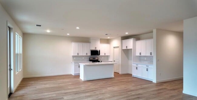 8417 Estes Pk St in Bakersfield, CA - Building Photo - Building Photo