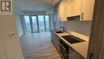 1 Quarrington Lane in North York, ON - Building Photo