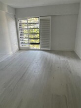 575 Crandon Blvd, Unit 307 in Key Biscayne, FL - Building Photo - Building Photo