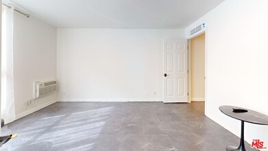 11645 Montana Ave in Los Angeles, CA - Building Photo - Building Photo