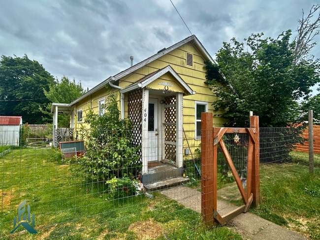 property at 404 1/2 S 18th St