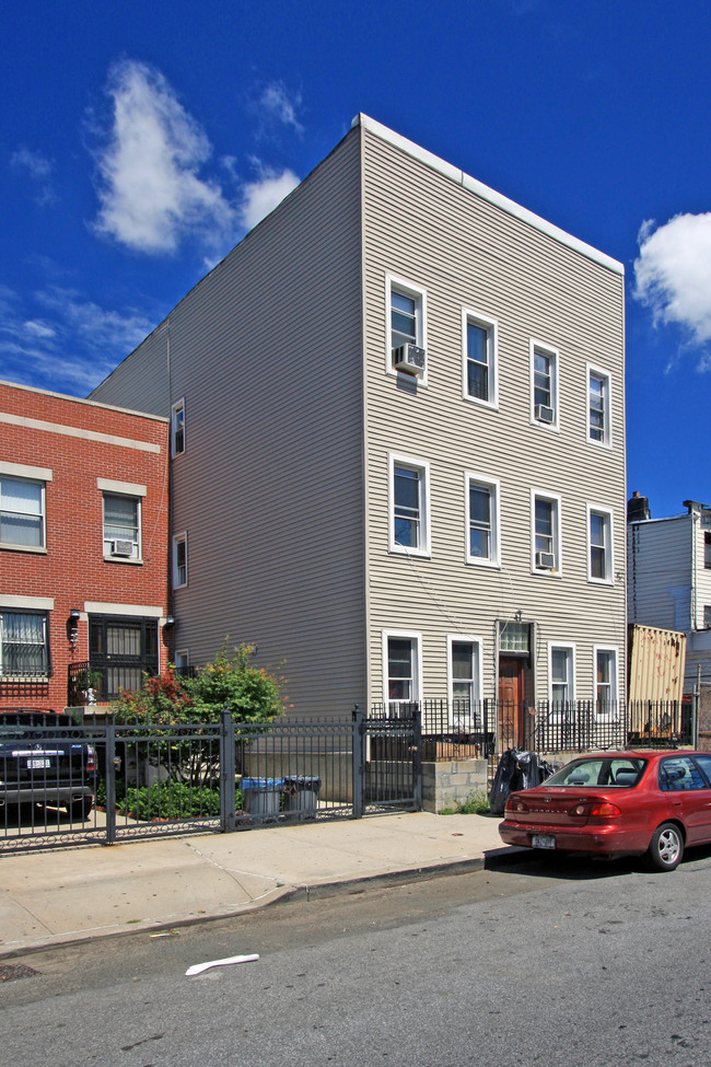 69 Cedar St in Brooklyn, NY - Building Photo - Building Photo