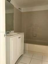 10165 Twin Lakes Dr in Coral Springs, FL - Building Photo - Building Photo