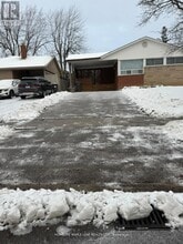 28 Ladore Dr in Brampton, ON - Building Photo - Building Photo