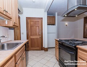 97 Myrtle St, Unit 3 in Boston, MA - Building Photo - Building Photo