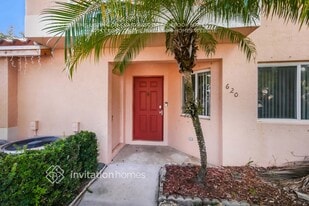 620 208th Cir in Pembroke Pines, FL - Building Photo