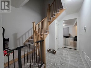 7441 Baycrest Cmn in Niagara Falls, ON - Foto de edificio - Building Photo