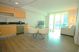 950 Brickell Bay Dr in Miami, FL - Building Photo - Building Photo