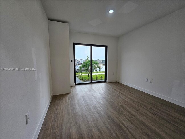 215 NW 13th Pl in Florida City, FL - Building Photo - Building Photo