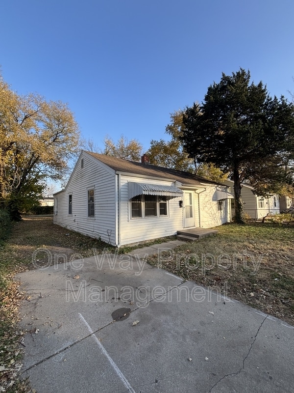 property at 1912 N Grove St