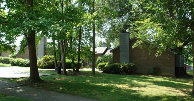 4716 Matt Dr in Raleigh, NC - Foto de edificio - Building Photo