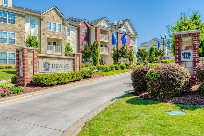 Revere at Tega Cay in Tega Cay, SC - Foto de edificio - Building Photo