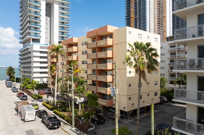 Riviera Towers in Miami, FL - Foto de edificio - Building Photo