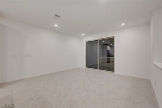 2537 Monolith St in Las Vegas, NV - Building Photo - Building Photo