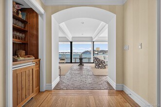 336 Mariposa Dr in Oyster Bay, NY - Building Photo - Building Photo