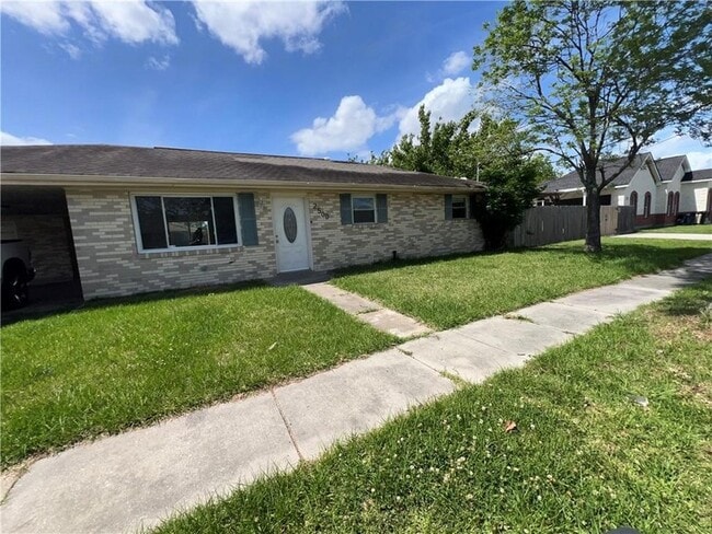 2500 Campagna Dr in Chalmette, LA - Building Photo - Building Photo