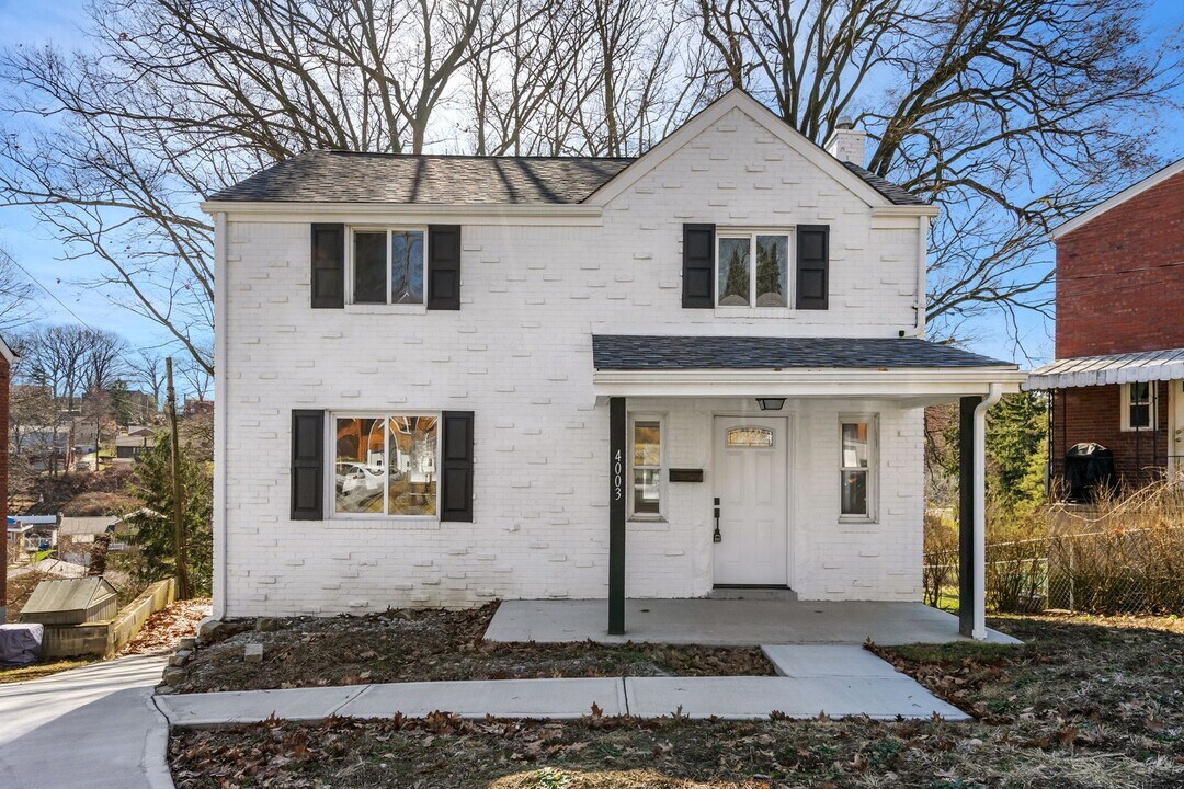 4003 Meadowbrook Blvd in Brentwood, PA - Building Photo