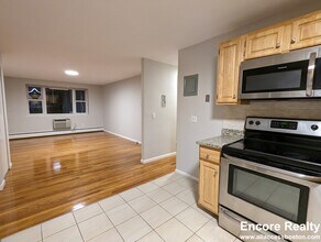 123 Babcock St, Unit 110-42 in Brookline, MA - Foto de edificio - Building Photo