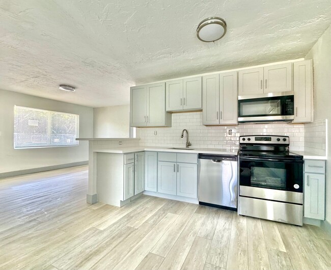 884 NW 14th St in Florida City, FL - Building Photo - Building Photo