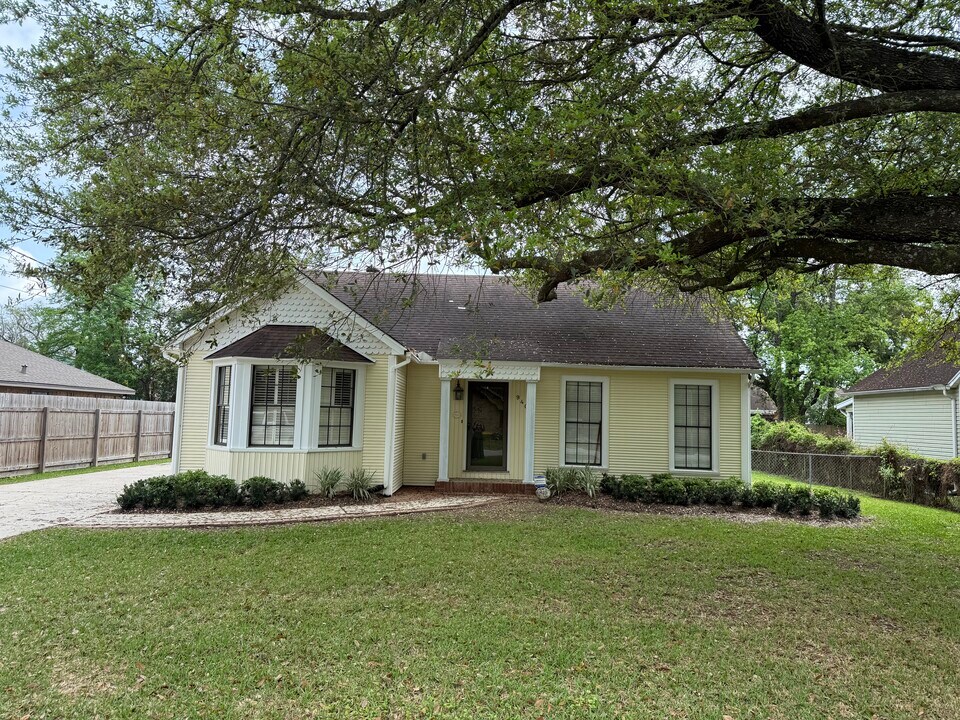 940 Central Dr in Beaumont, TX - Foto de edificio