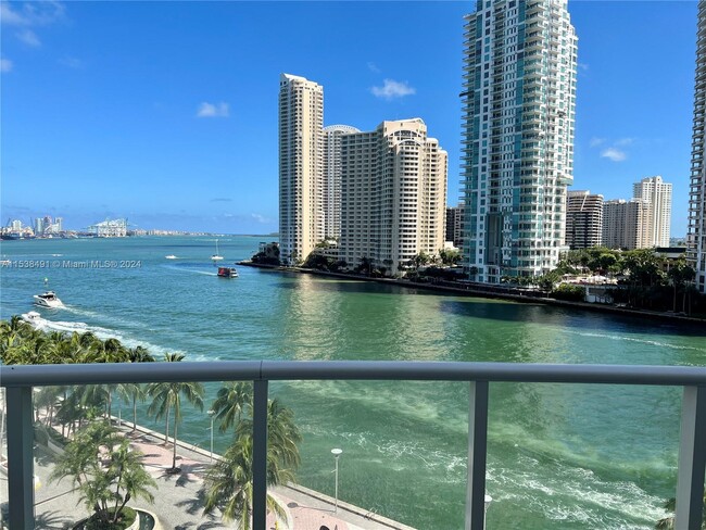 300 S Biscayne Blvd, Unit Loft 818 in Miami, FL - Building Photo - Building Photo