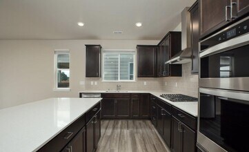 1541 27th St NW in Puyallup, WA - Building Photo - Building Photo