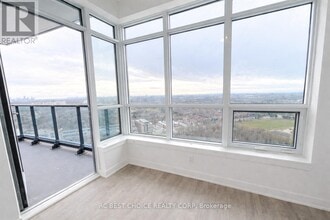 30 Upper Mall Wy in Vaughan, ON - Building Photo - Building Photo