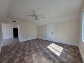 624 Jefferson St NE, Unit #2 in Minneapolis, MN - Building Photo - Building Photo