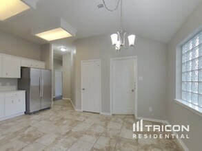 10326 Emerald Oaks Dr in Houston, TX - Building Photo - Building Photo