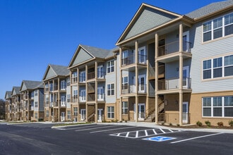 Madison Crest Apartment Homes in Madison, TN - Building Photo - Building Photo