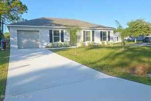 511 Trumpet St SW in Palm Bay, FL - Building Photo