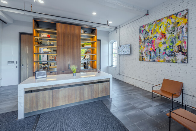 Strive Lofts in Providence, RI - Foto de edificio - Lobby