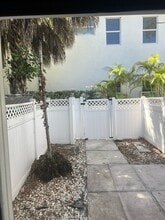 1115 SW 2nd Ct, Unit 4 in Fort Lauderdale, FL - Foto de edificio - Building Photo