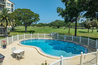 Forest Brook in Largo, FL - Foto de edificio - Building Photo