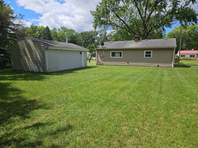 54176 Southwood Dr in Elkhart, IN - Building Photo - Building Photo