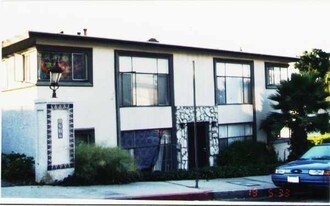 Grace Vien Apartments in North Hollywood, CA - Building Photo