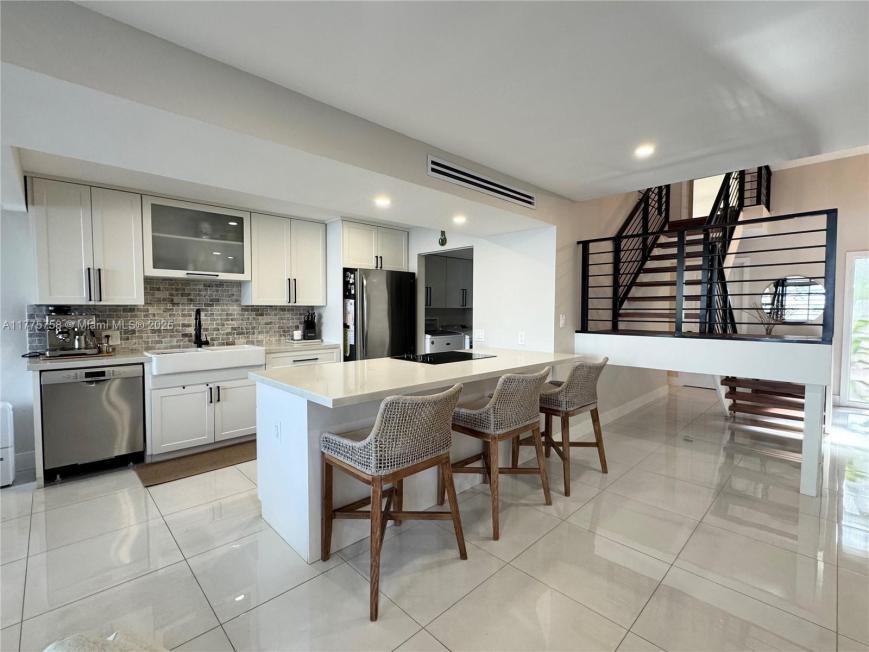 1490 NW 113th Way in Pembroke Pines, FL - Building Photo