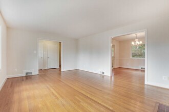 404 Burnt Mills Ave in Silver Spring, MD - Building Photo - Building Photo