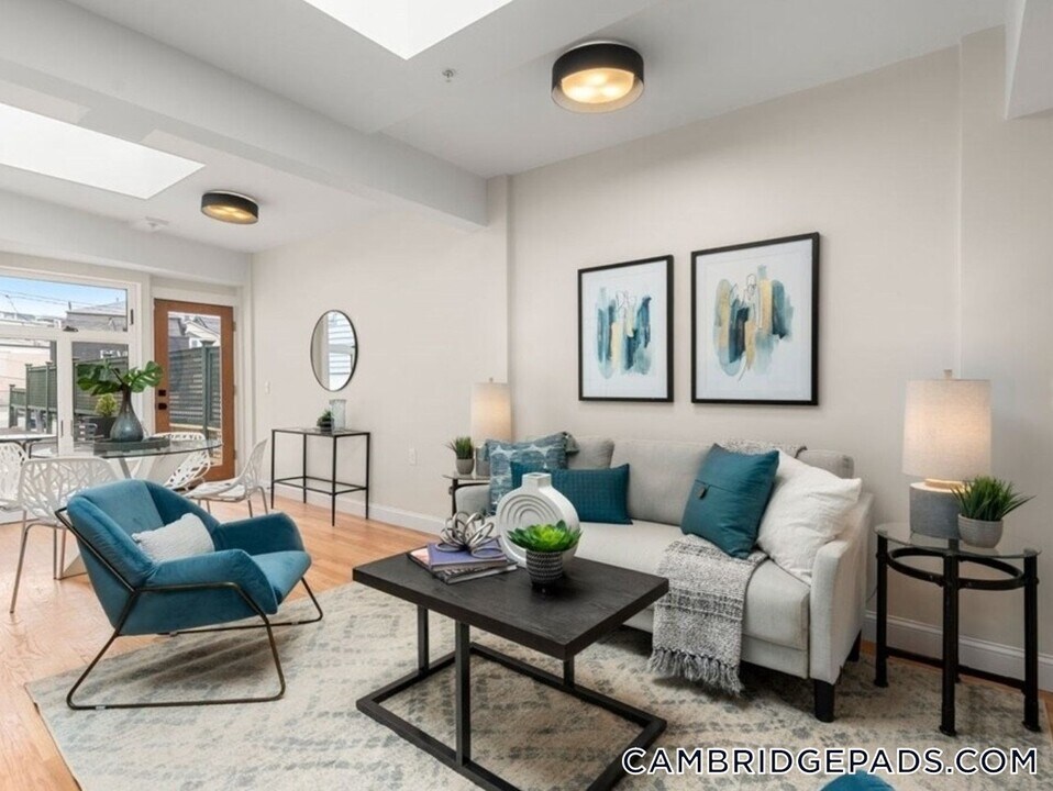 202 Elm St in Cambridge, MA - Building Photo