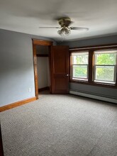 370 N Washington St, Unit 3 in North Attleboro, MA - Foto de edificio - Building Photo