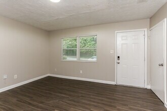 599 Plainville Dr SW in Atlanta, GA - Building Photo - Building Photo