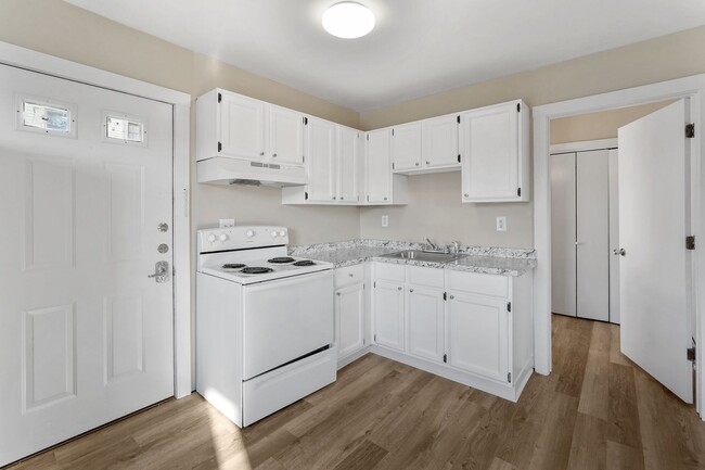 32 Worcester Rd in Charlton, MA - Building Photo - Building Photo