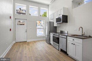 223 S 45th St in Philadelphia, PA - Building Photo