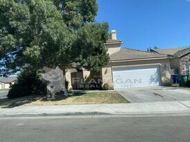 2103 Kennedy Ct in Chowchilla, CA - Building Photo