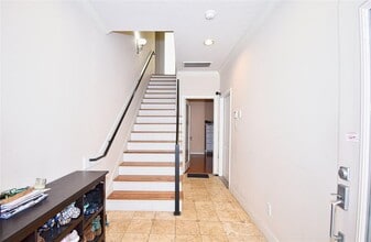2406 Dorrington St in Houston, TX - Building Photo - Building Photo
