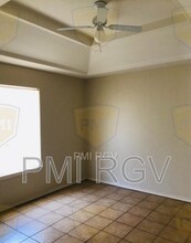 806 S Palm Dr in Pharr, TX - Building Photo - Building Photo