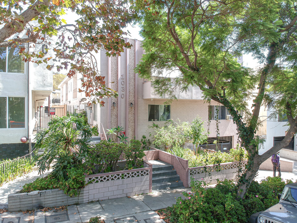 1030 N Edinburgh Ave in West Hollywood, CA - Building Photo