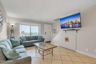 1404 N Atlantic Ave in Daytona Beach, FL - Foto de edificio - Building Photo