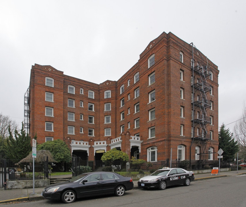 Alexandra Court Apartments in Portland, OR - Foto de edificio